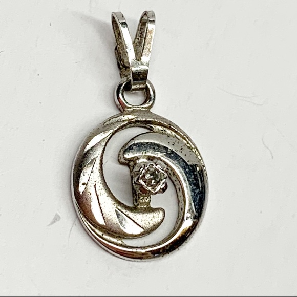 Marvel Jewelry co vintage sterling silver and diamond small swirl design pendant - Picture 6 of 10
